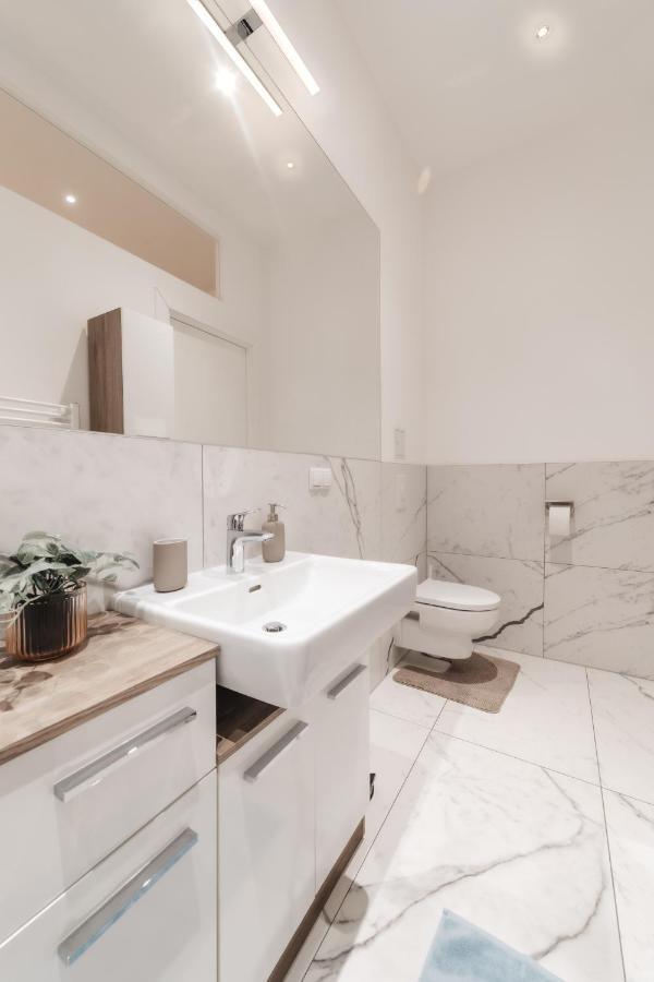 Cozy Apartment, 2 Private Terraces, 8 Min To City Center Вена Экстерьер фото